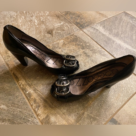 Apepazza Shoes - Apepazza| 6| black patent leather heels| great condition.